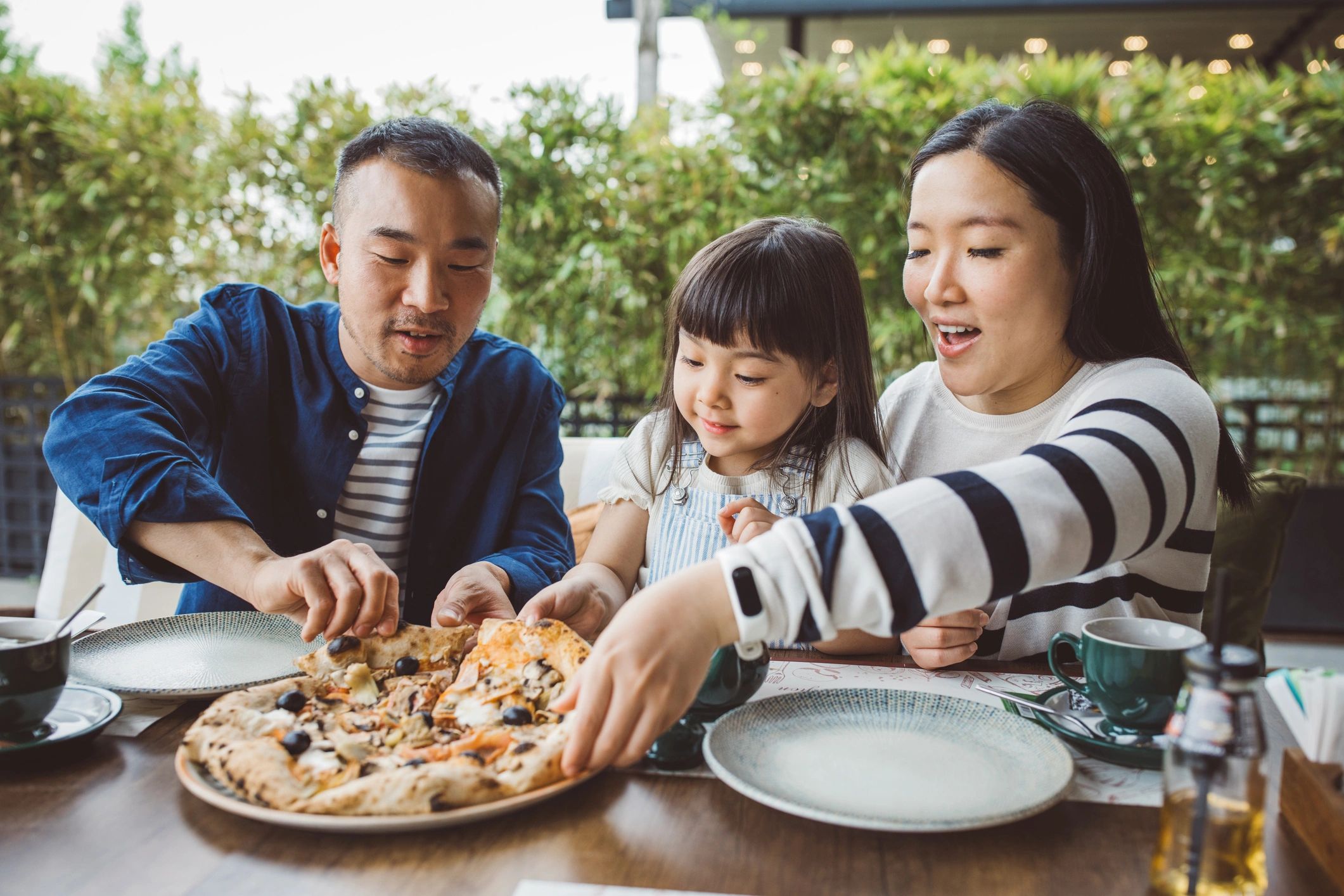 Family enjoying pizza at Mountain Mike's Pizza